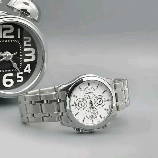 The Artisan Grandeur: Ornate Filigree & Celestial Complication