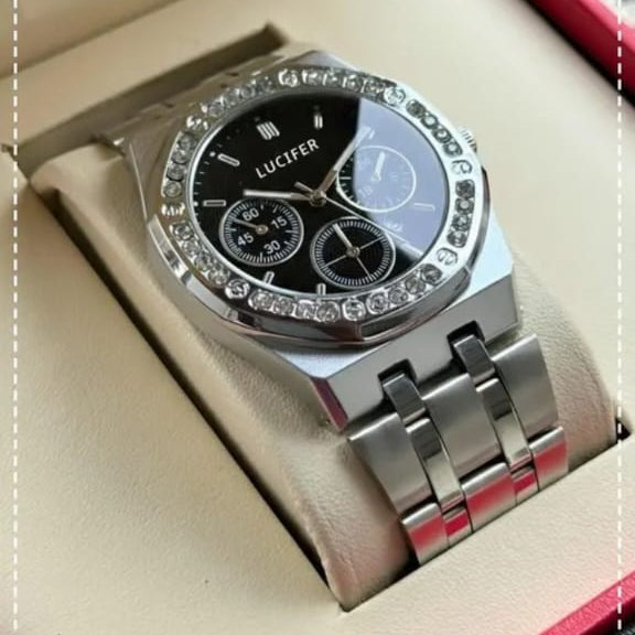 The Radiant Horizon: Crystal Bezel & Nautical-Tone Elegance