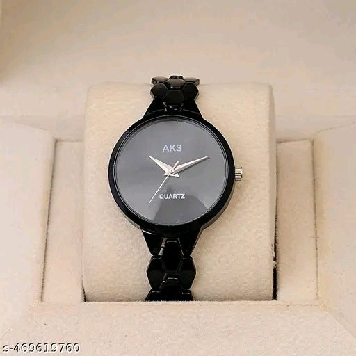 The Hexagon Chic: Minimalist Face & Scale-Link Bracelet