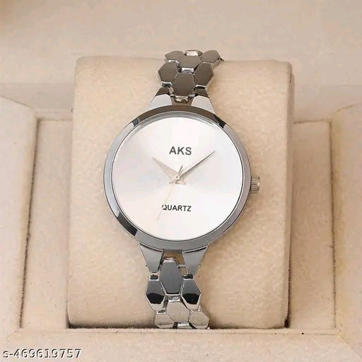 The Hexagon Chic: Minimalist Face & Scale-Link Bracelet
